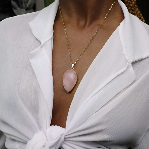 Beautiful teardrop rose quartz necklace