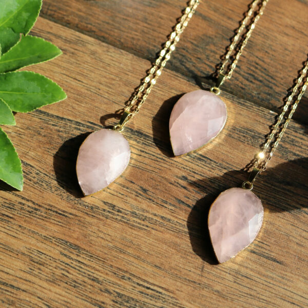 Beautiful teardrop rose quartz necklace