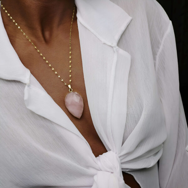 Beautiful teardrop rose quartz necklace