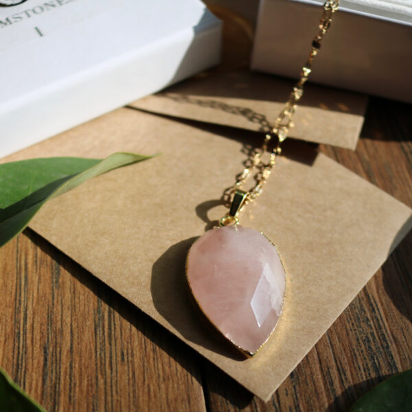 Beautiful teardrop rose quartz necklace